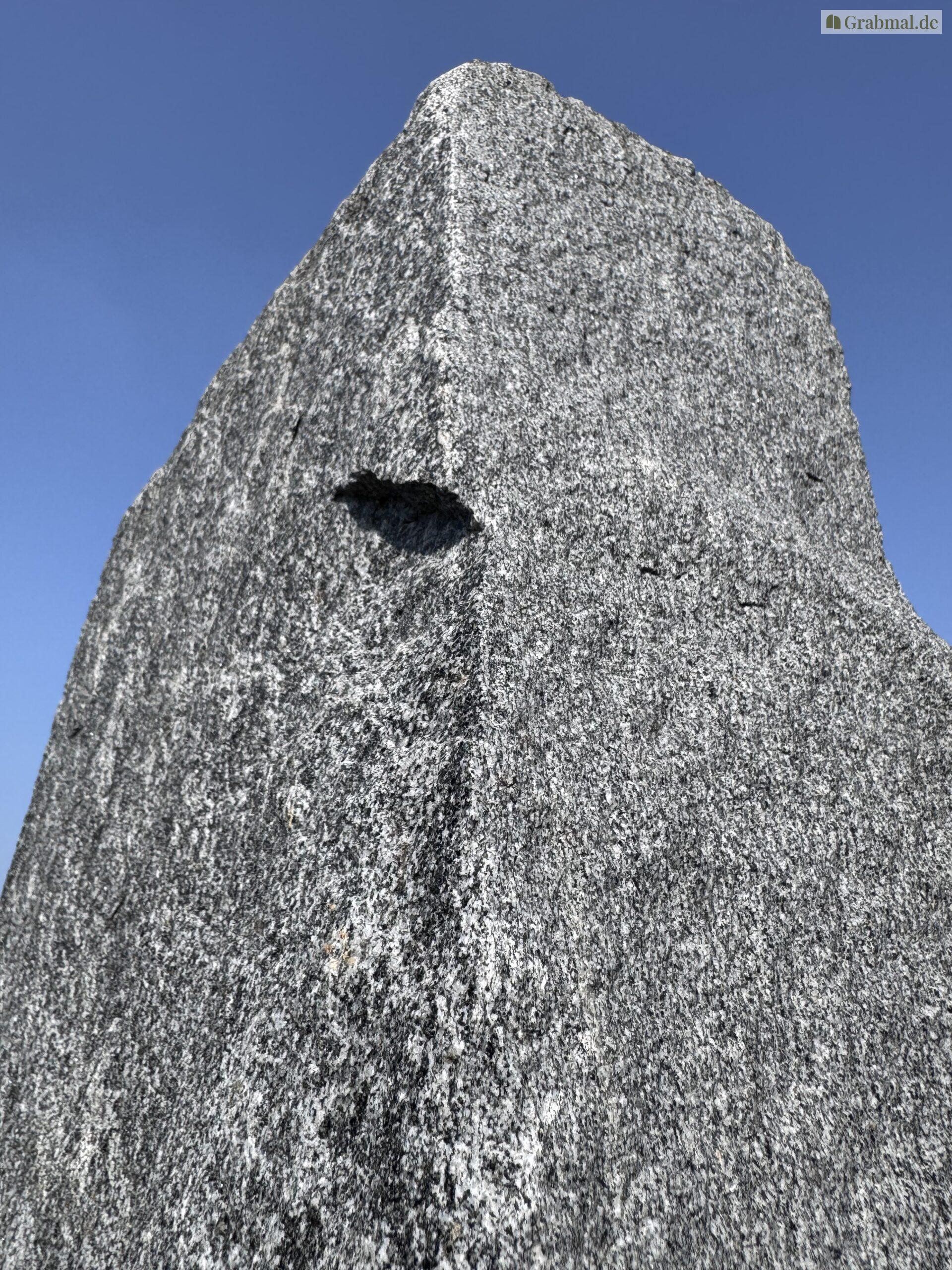 Grabstein Felsen 0398 – Bild 7