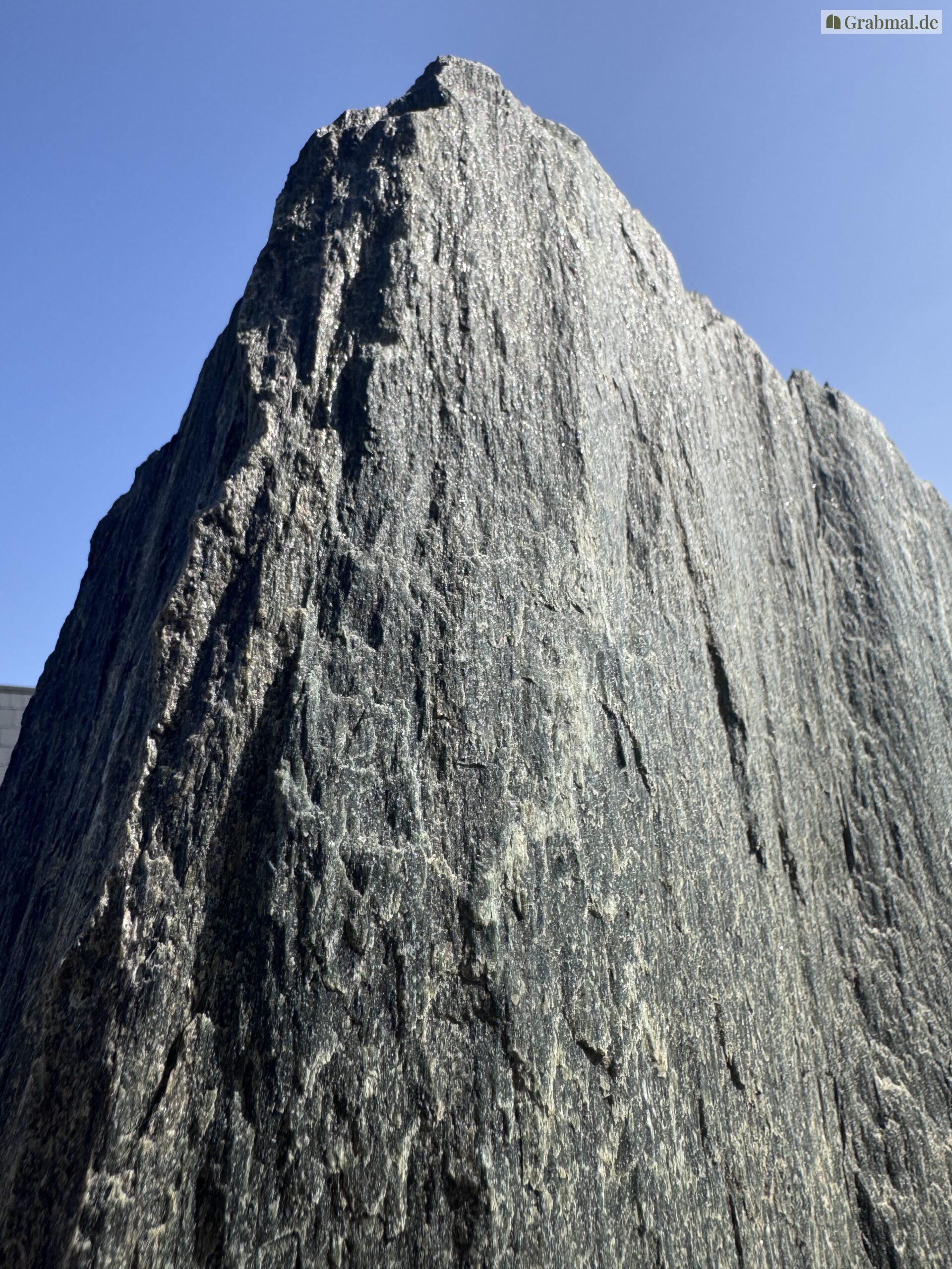 Grabstein Felsen 1104 – Bild 4