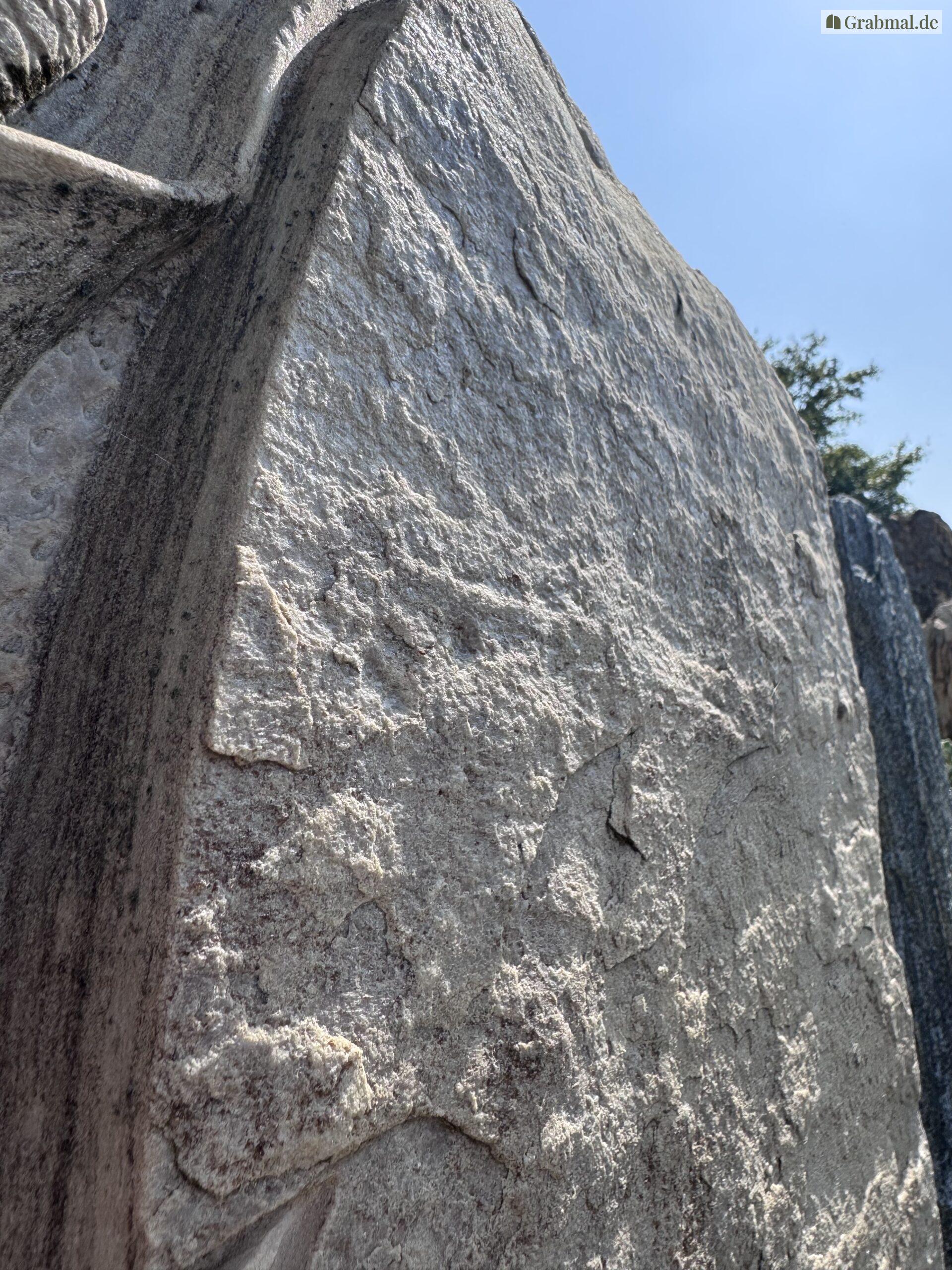 Grabstein Felsen 1023 – Bild 5